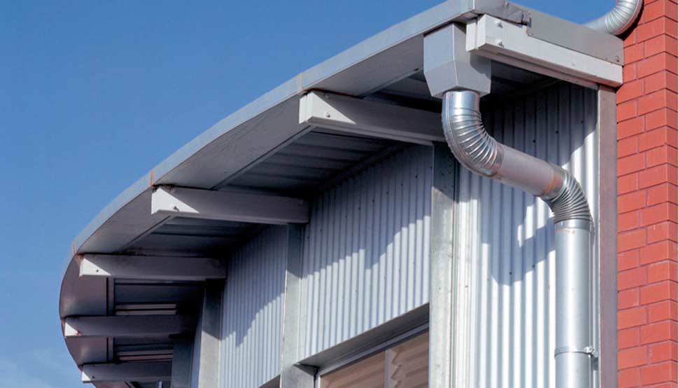 The Qantas Hangar at Canberra Airport features roofing and walling made from COLORBOND® steel